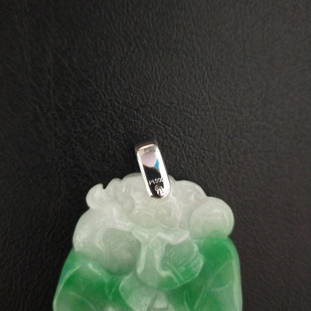 希少　Pt900 刻印　翡翠 ？花彫刻 ペンダント 美品
