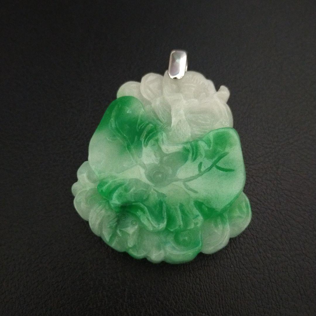 希少　Pt900 刻印　翡翠 ？花彫刻 ペンダント 美品