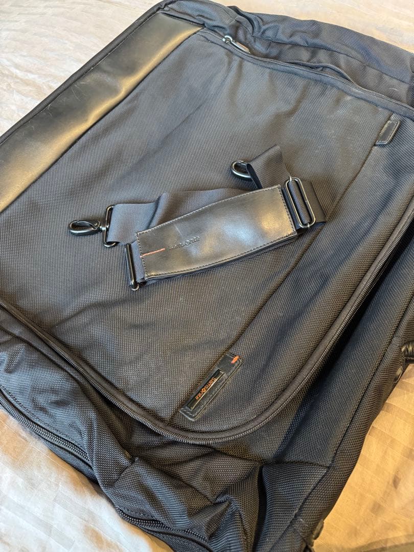 Samsonite ブラックガーメントバッグ ハンガーフック付き