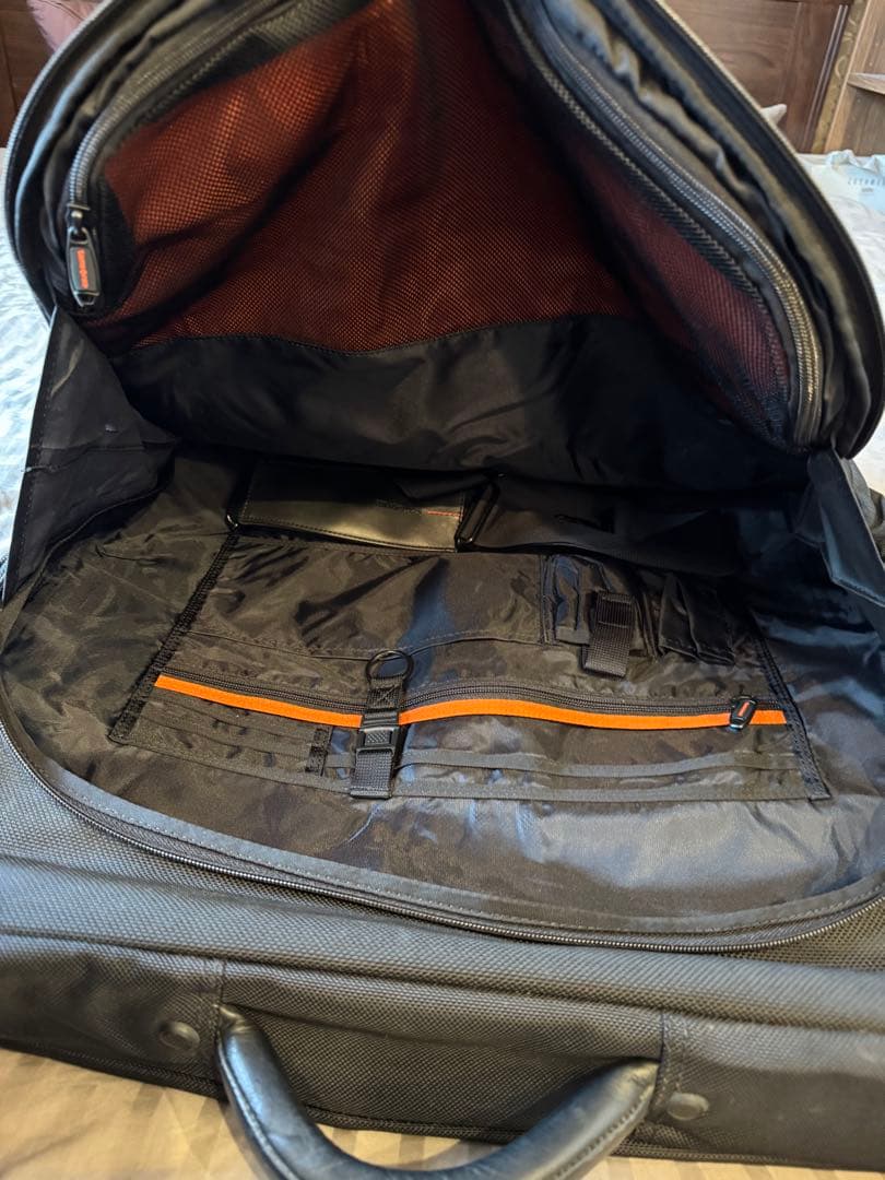 Samsonite ブラックガーメントバッグ ハンガーフック付き