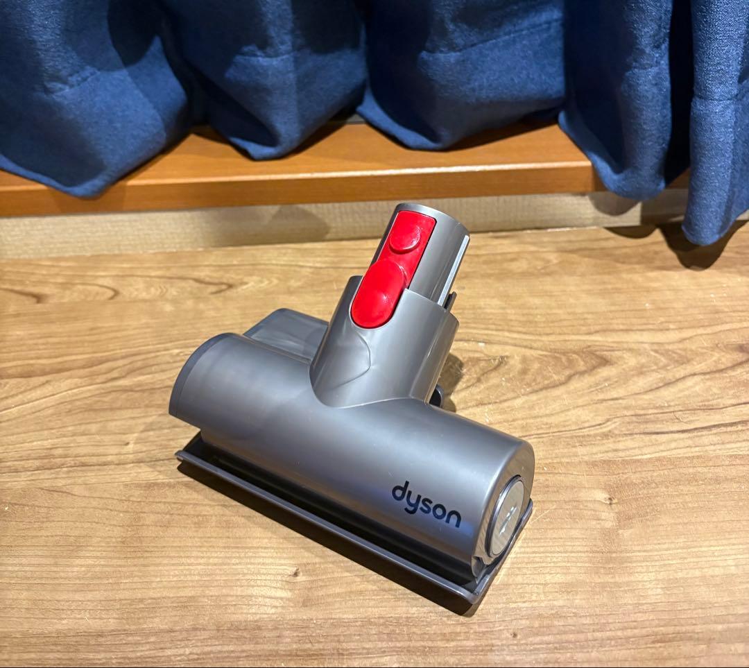 アタッチメント多数付属！細部まで洗浄済！#Dyson #V10 ハンドクリーナー