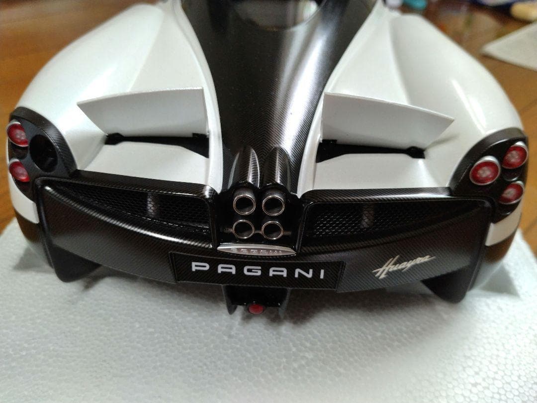 34　オートアート　AUTOart　1/12　パガーニ　ウアイラ