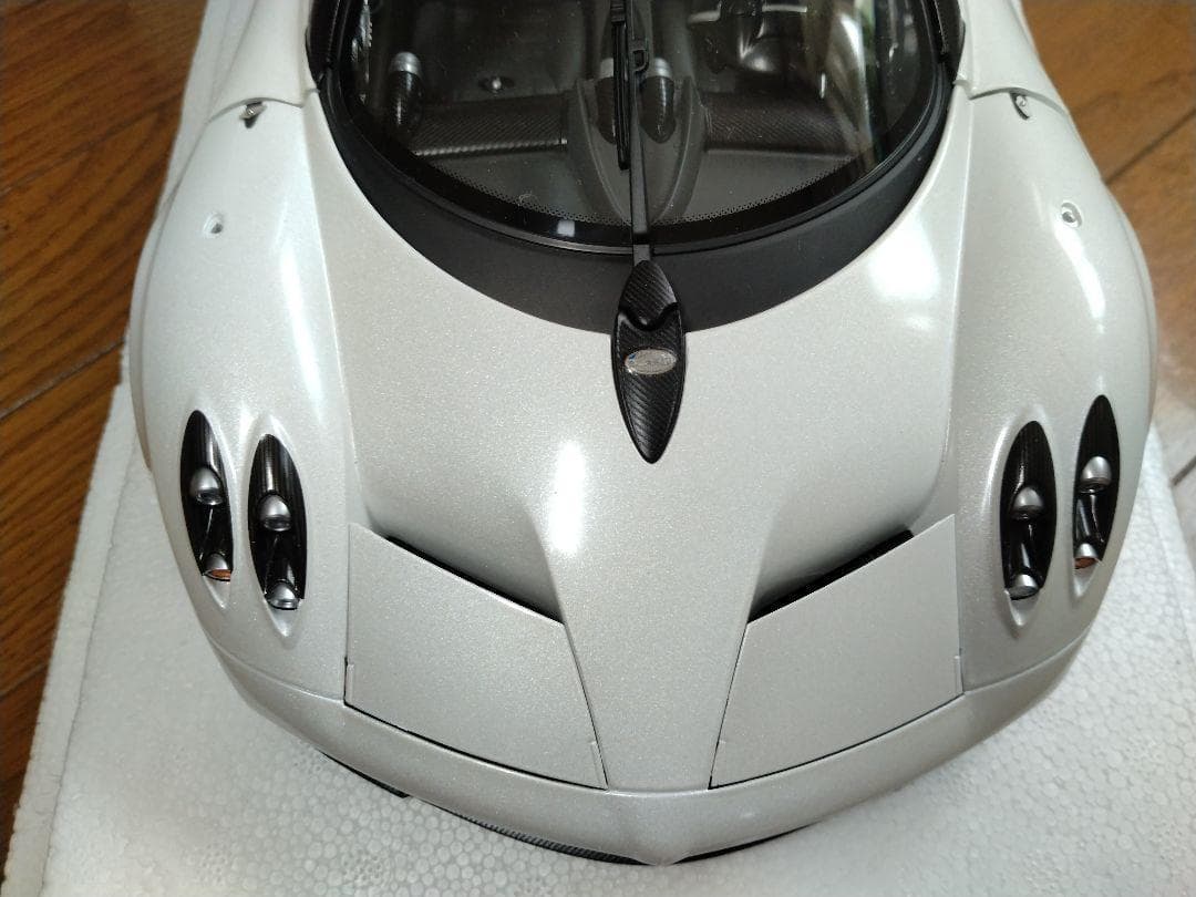 34　オートアート　AUTOart　1/12　パガーニ　ウアイラ