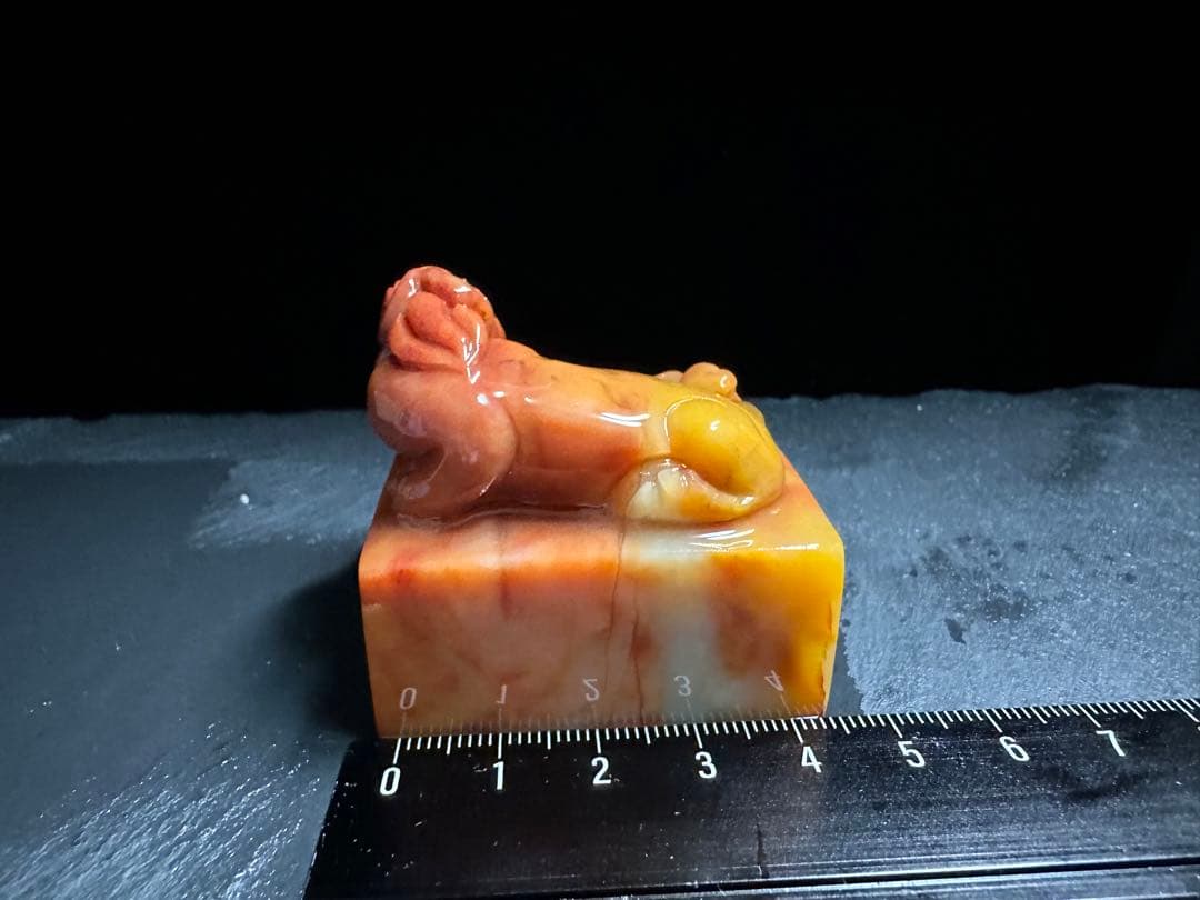 111 紅石瑞獣　ラオス石　手彫り　篆刻　書道　印材　落款　遊印　雅号 箱付き