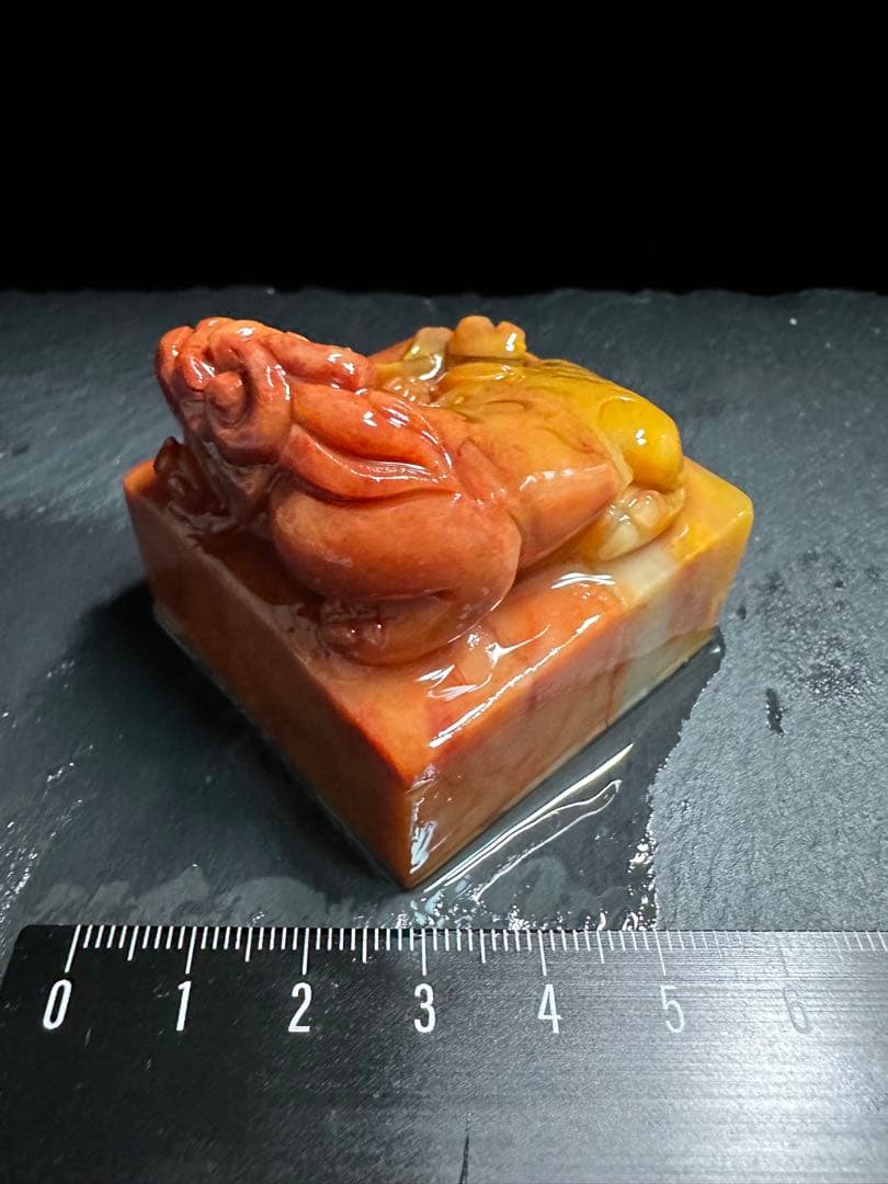 111 紅石瑞獣　ラオス石　手彫り　篆刻　書道　印材　落款　遊印　雅号 箱付き