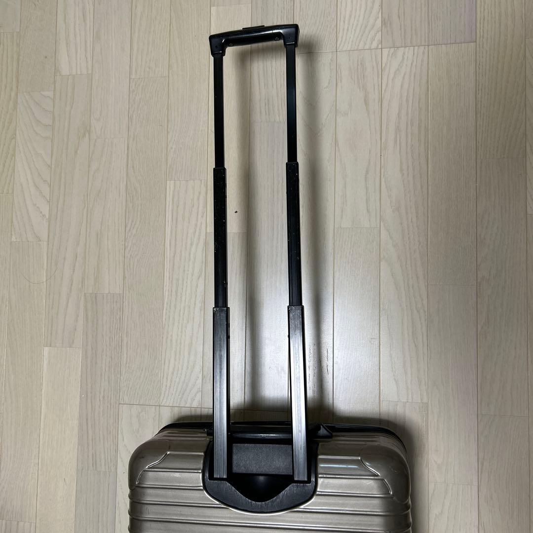 RIMOWA シルバー キャリーケース 中型（2輪）