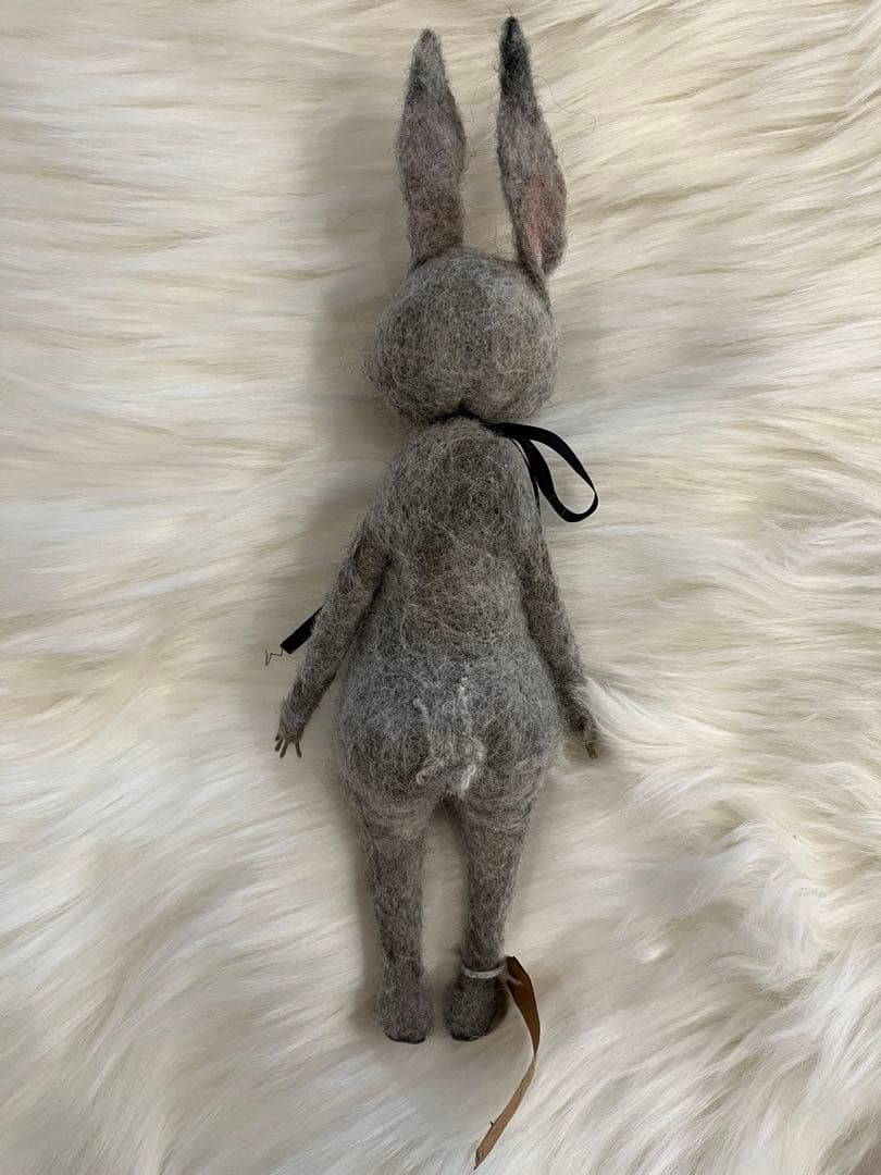 羊毛フェルト ウサギ人形 グレー　作家　ウエノミホコさま