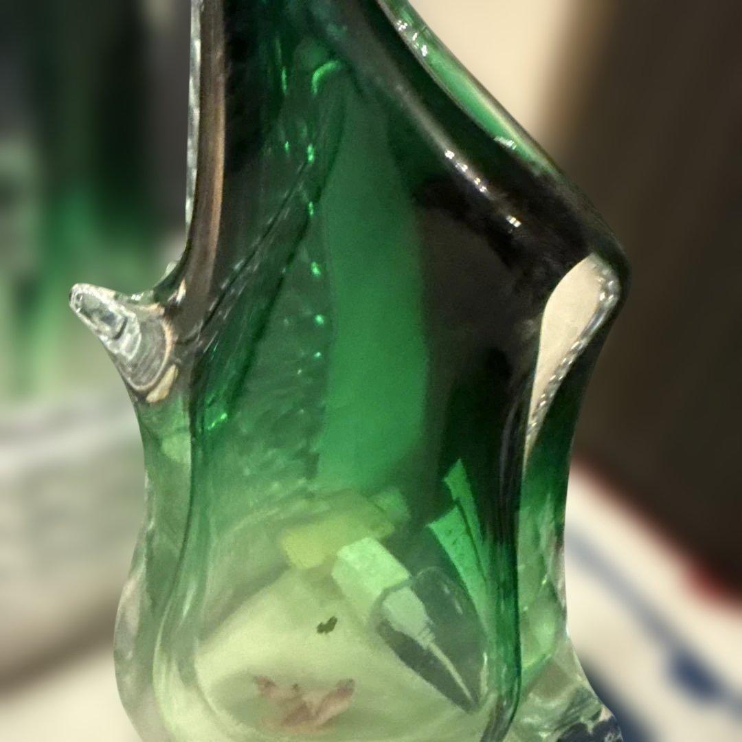 グリーンブラック流線型ガラス装飾品