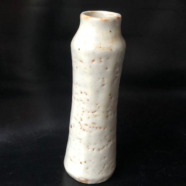 古美術品◼️かなり美しい白い釉薬の花瓶が蔵から出て来ました。