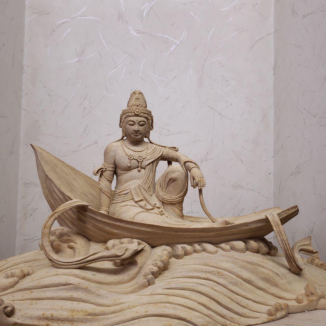 Ｂフライデー　蔵出し特価　希少仏像　上彫り★楠材 一葉観音菩薩坐像★台付