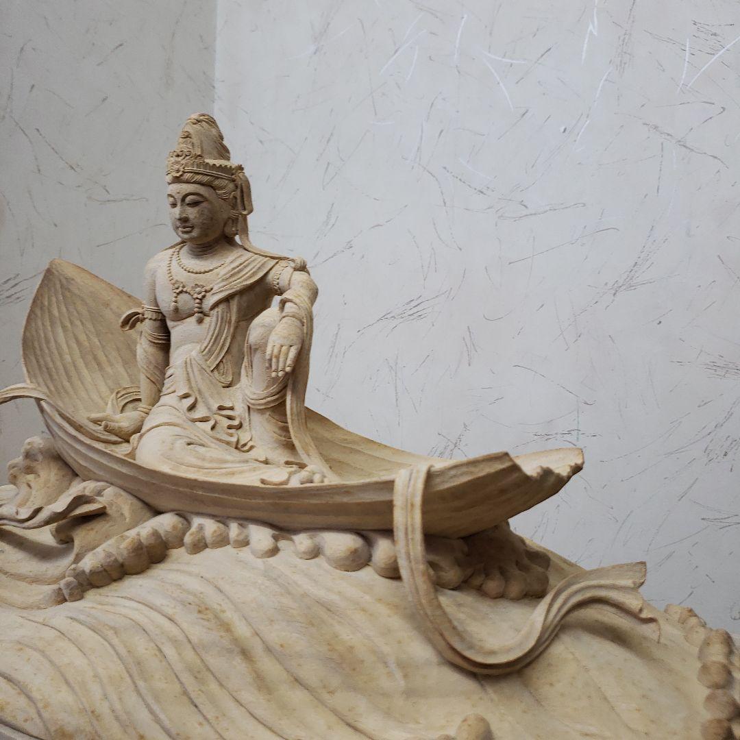 Ｂフライデー　蔵出し特価　希少仏像　上彫り★楠材 一葉観音菩薩坐像★台付