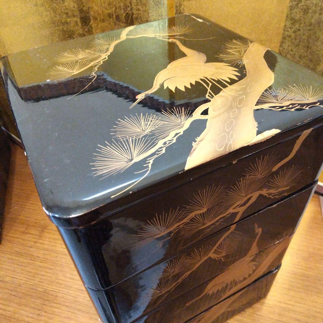 昭和レトロアンティーク黒漆塗り木製4段重箱 松と鶴の蒔絵デザイン