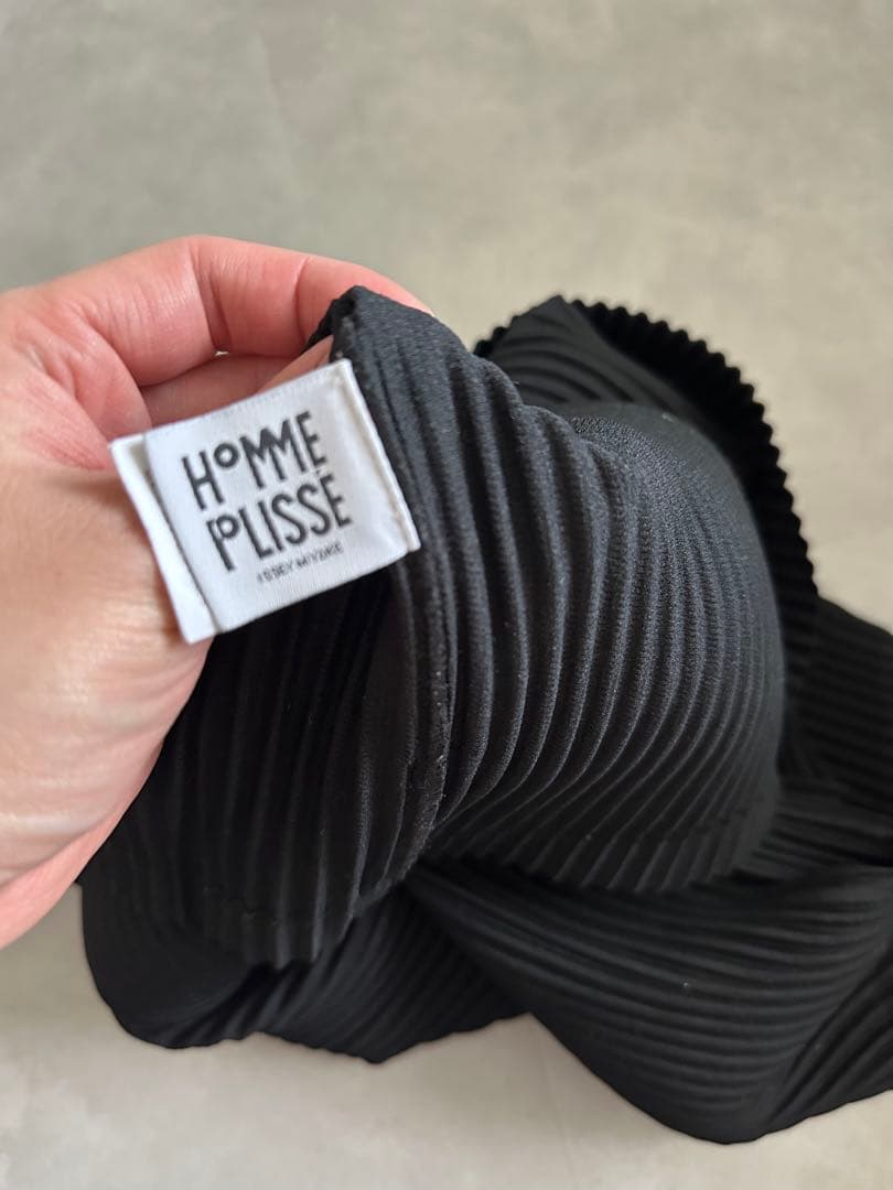 【美品/即日発送可】黒のプリーツノースリーブタンクトップ