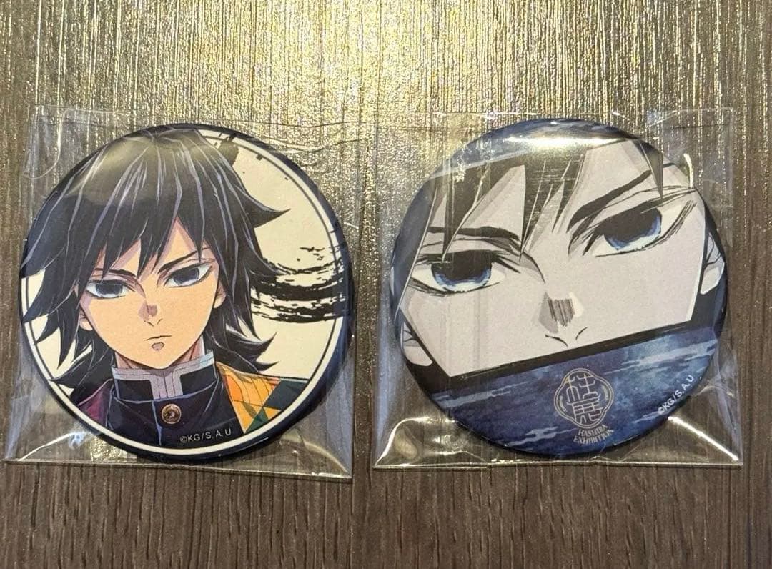 鬼滅の刃　柱展　マット　缶バッジ　冨岡義勇　2点セット