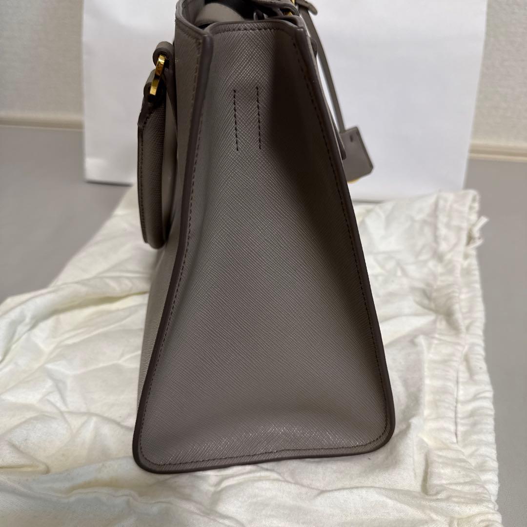 プラダ サフィアーノ ベージュ　バッグ
