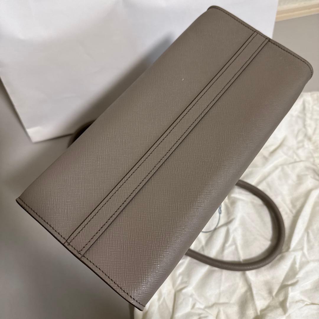 プラダ サフィアーノ ベージュ　バッグ