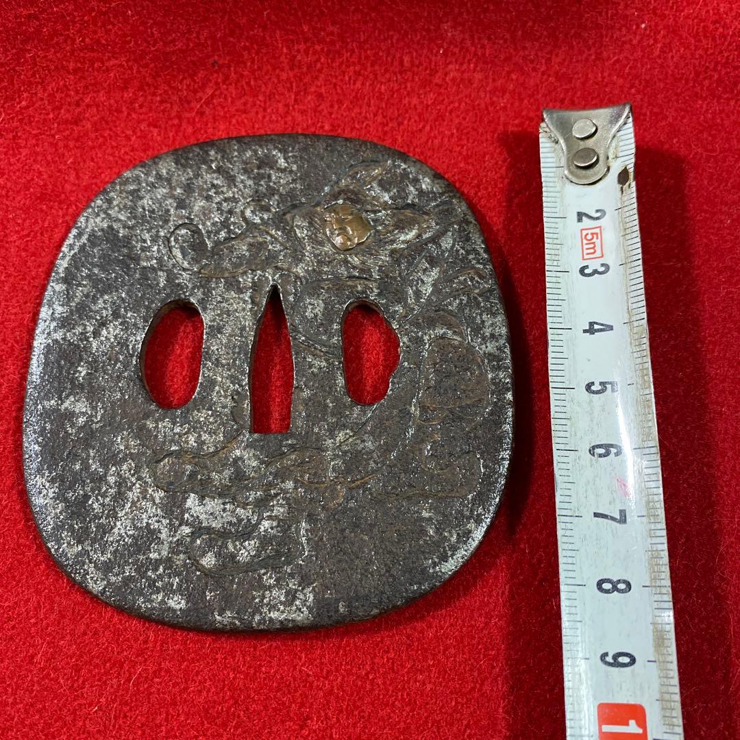 B–6 日本刀の鍔（つば）　武具　装飾品　アンティーク　美術品　工芸品　刀装具