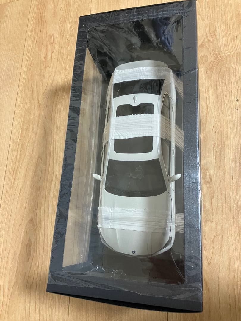 BMW 750Li ホワイトミニカー　1/18