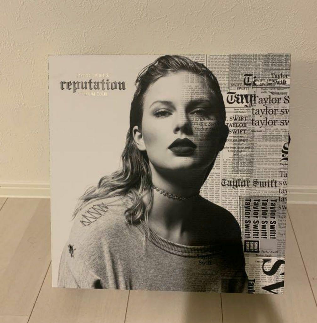 TAYLOR SWIFT VIP BOX サイン付き