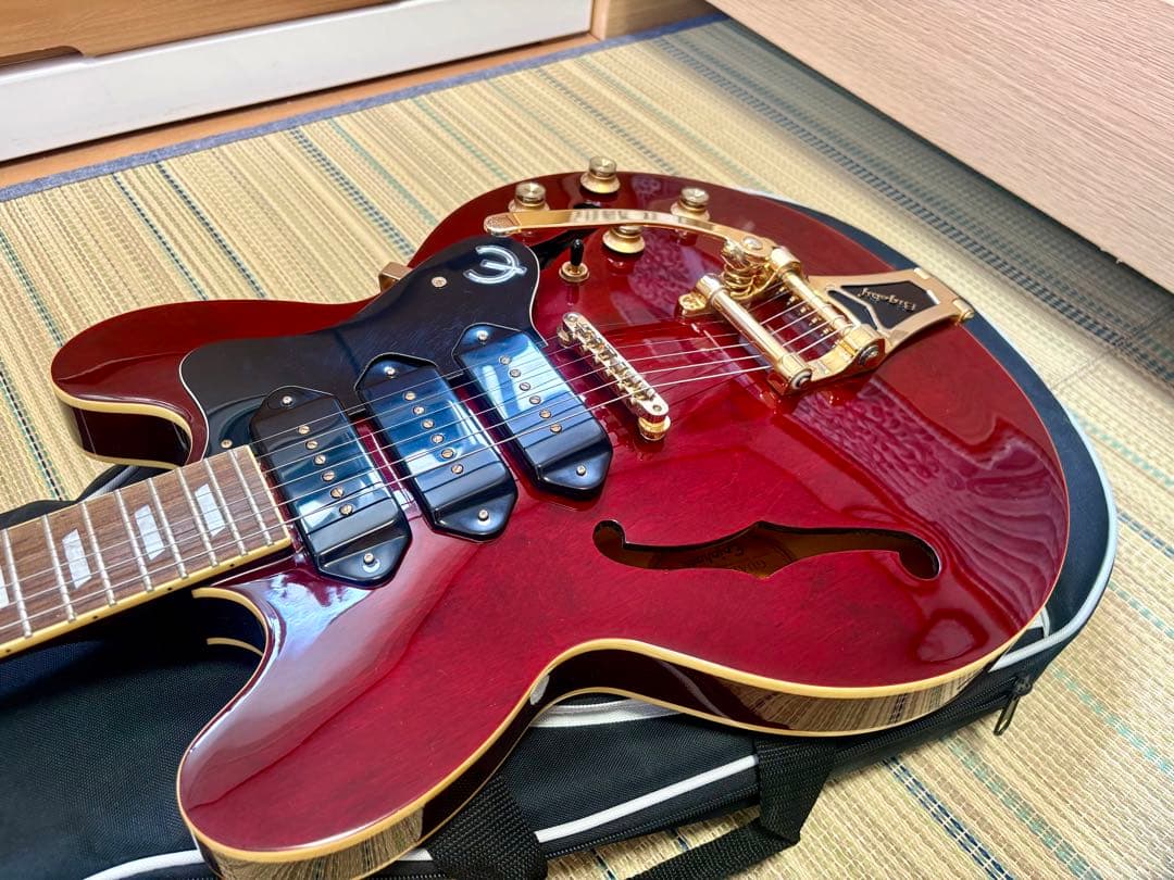 hi　Epiphone Riviera LTD Custom P93