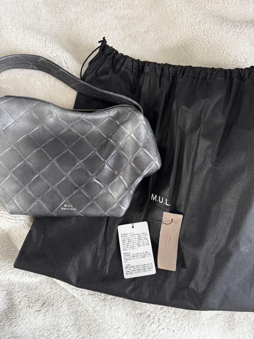 【美品】M.U.L. シルバー キルティング ハンドバッグ