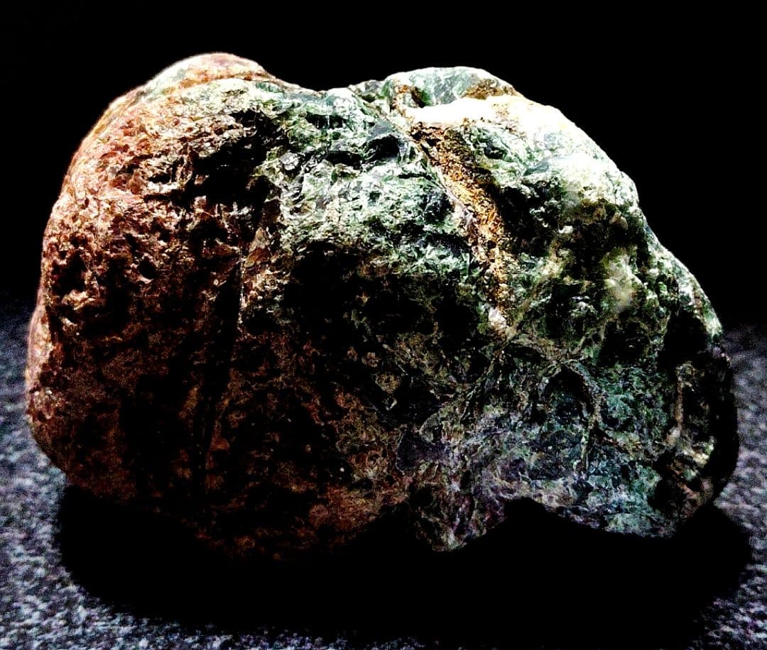 ★赤碧玉✕緑碧玉原石★糸魚川赤玉石【横川・転石・川ズレ・ウブ860ｇ】