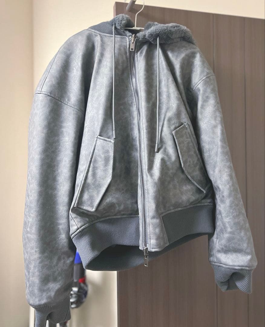 リバーシブルフェイクレザーボンバージャケット　ZARA