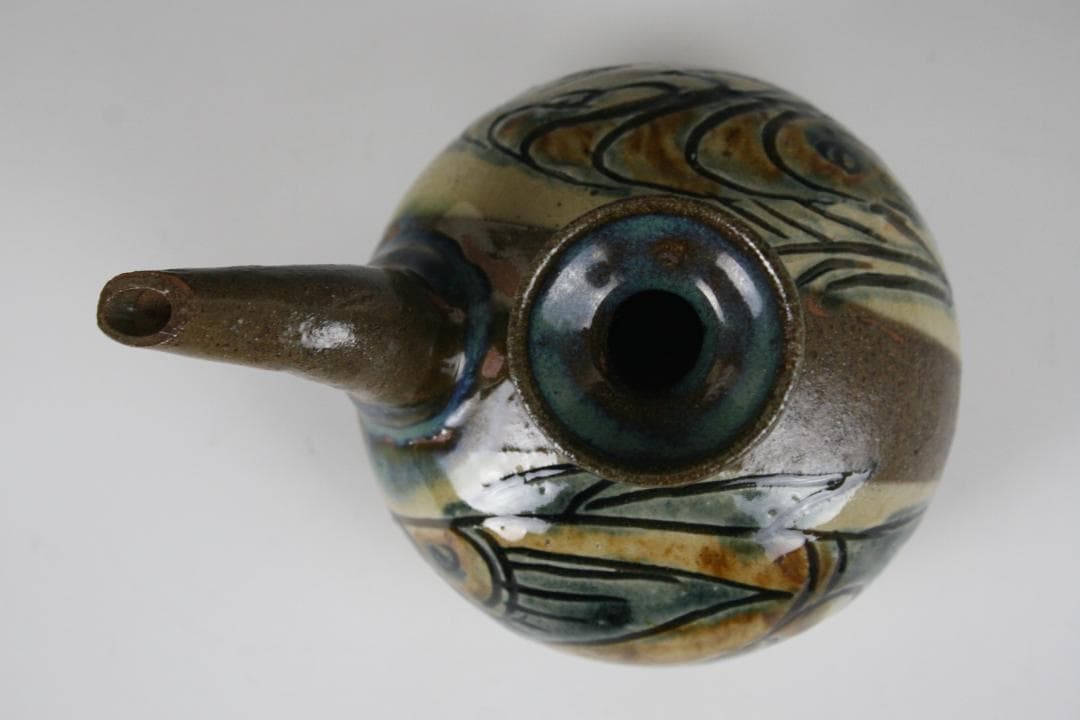 壺屋焼 人間国宝 金城次郎 作　海老魚文カラカラ