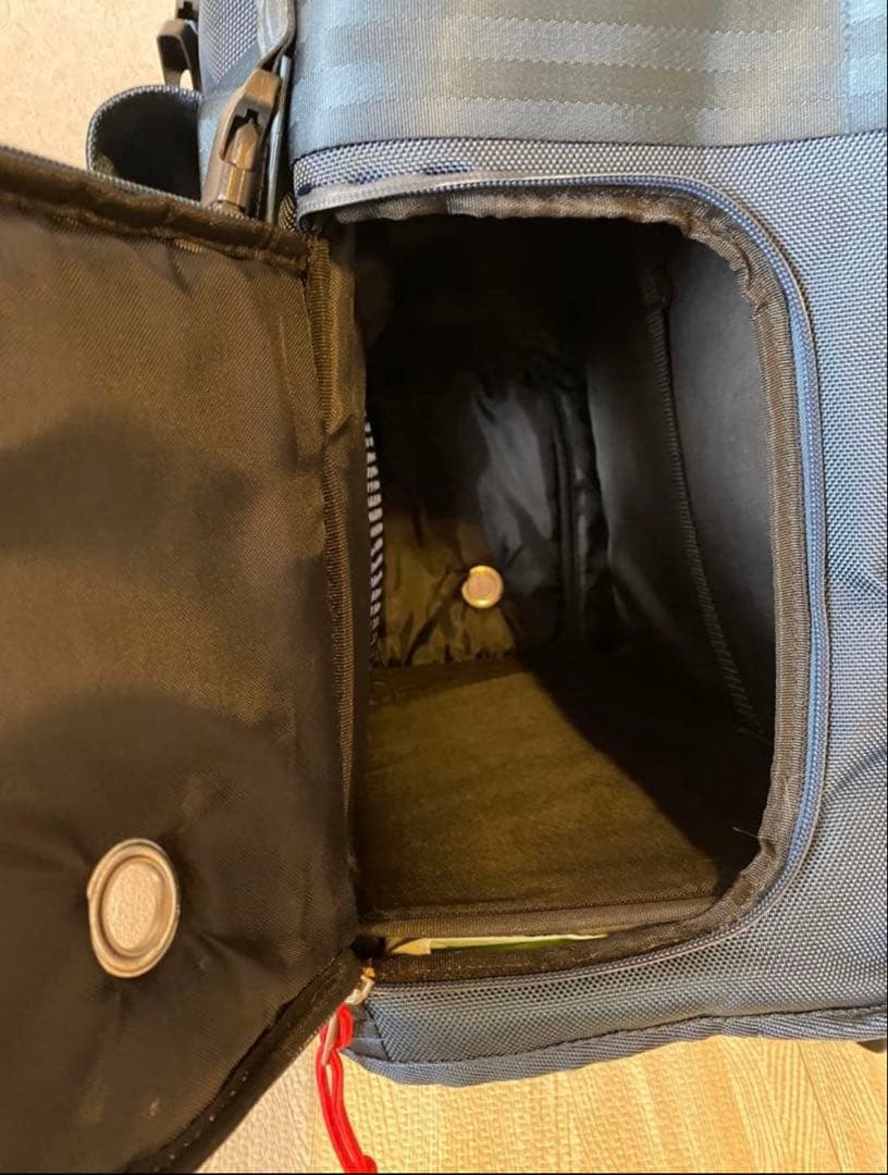 【美品】メッシュ窓付きキャリーバッグ