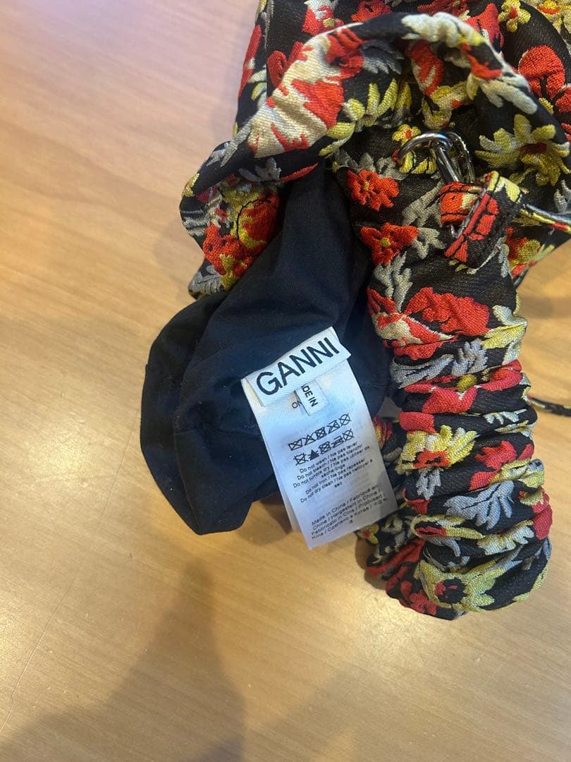 GANNI ガニー　花柄(ボタニカル)巾着バッグ