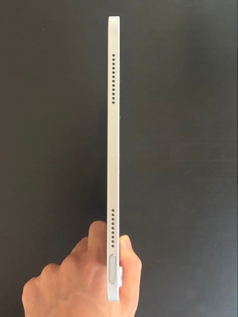 美品　iPad（A16）　シルバー　第11世代　128GB Wi-Fiモデル