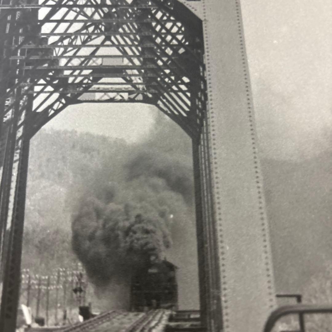 鉄道写真 蒸気機関車 鉄橋 モノクロ