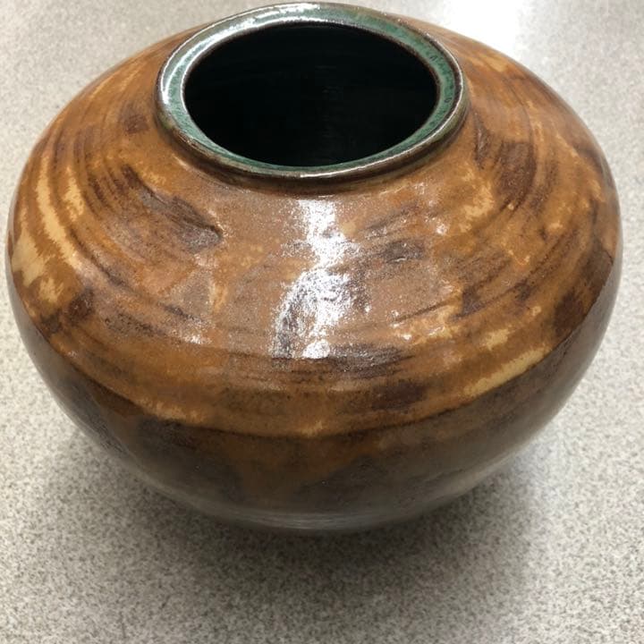 遺品整理◼️骨董収集家だった祖父のお宝の蔵に大切にしまってあった大きな壺、壷、花瓶