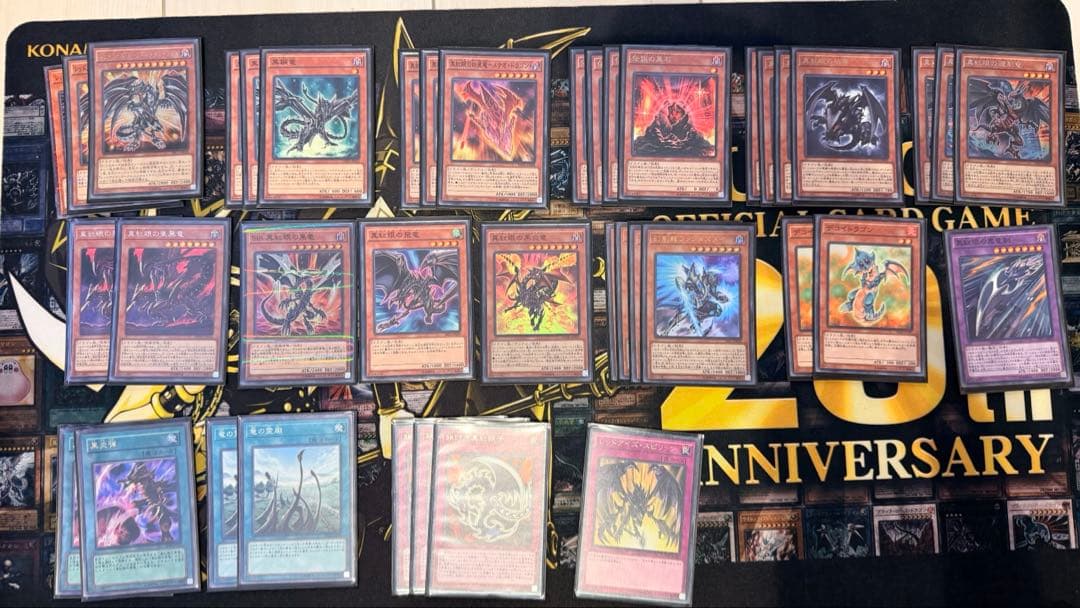 遊戯王引退品 ブルーアイズデッキ、ブラックマジシャンデッキ等