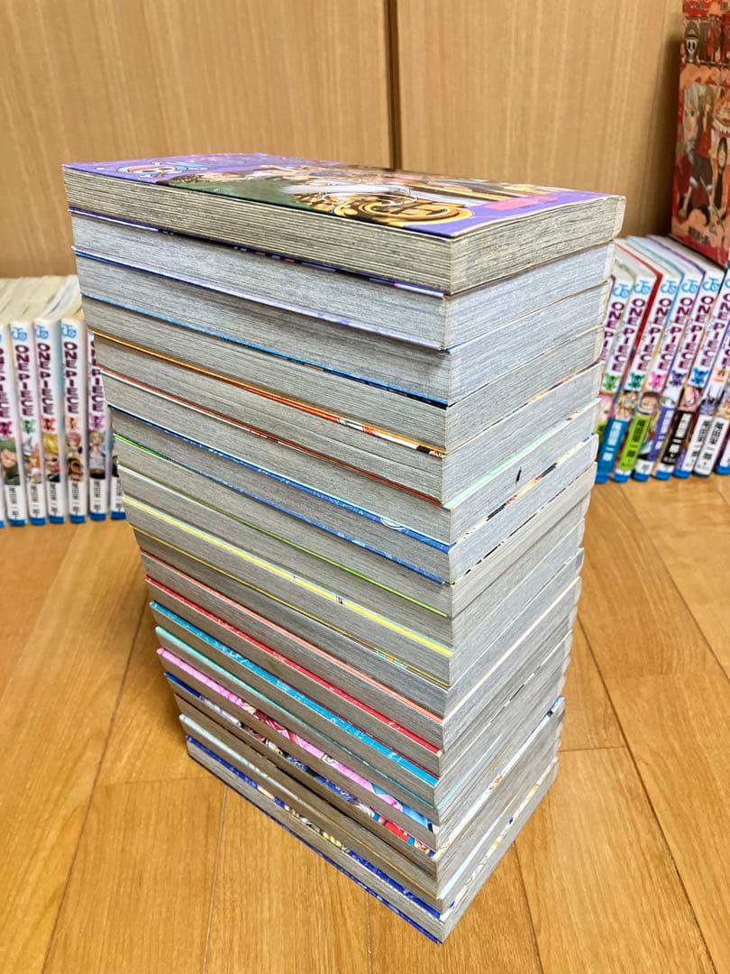 ONE PIECE110巻まで＋関連本10冊＋Bookカバー2個、シール付き