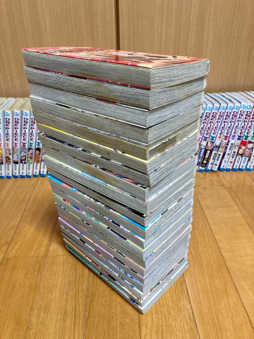 ONE PIECE110巻まで＋関連本10冊＋Bookカバー2個、シール付き