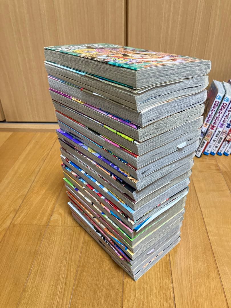 ONE PIECE110巻まで＋関連本10冊＋Bookカバー2個、シール付き