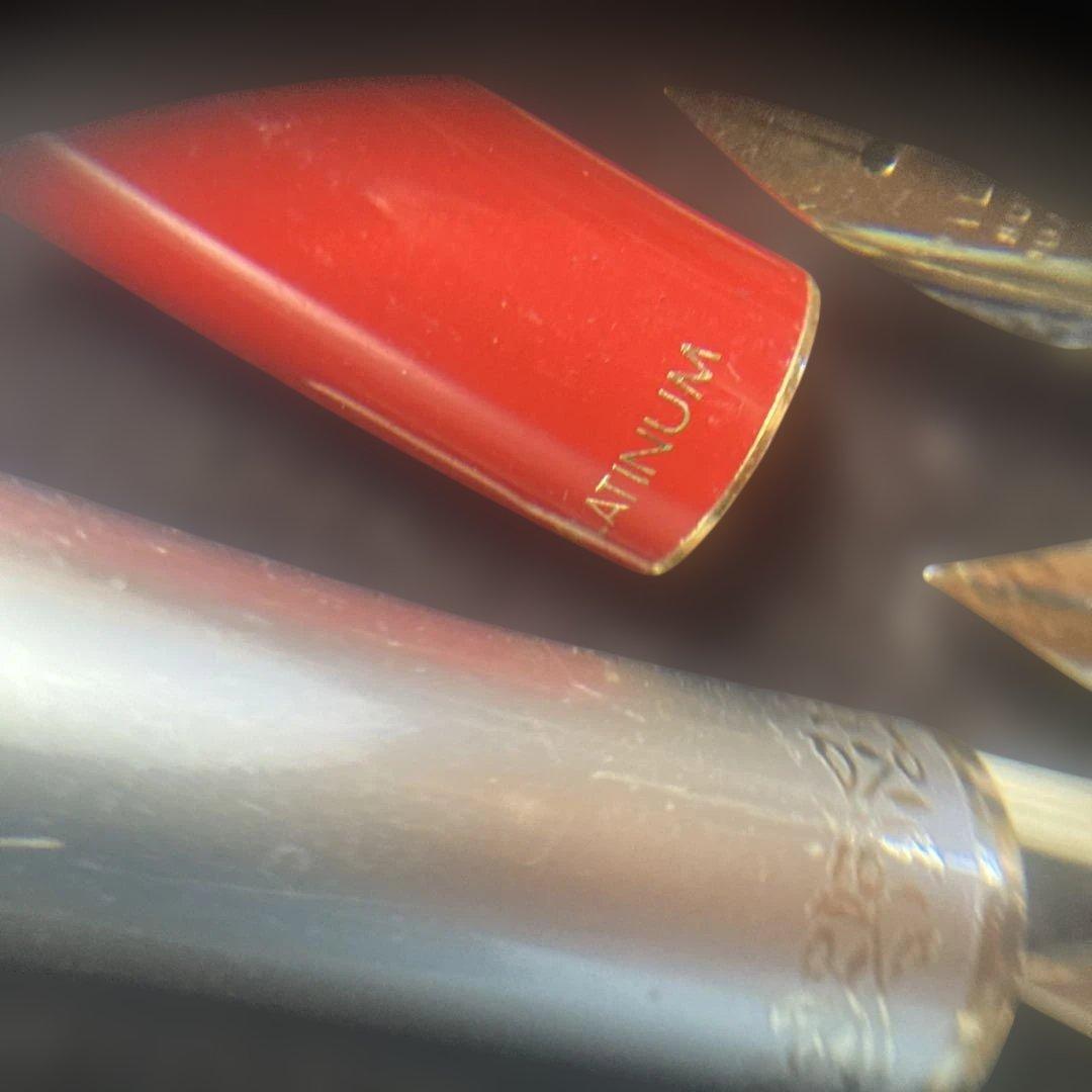 ( ´ ▽ ` )ノ18金ニブとか昔の万年筆なんだけど 書けるか分からないなぁ〜