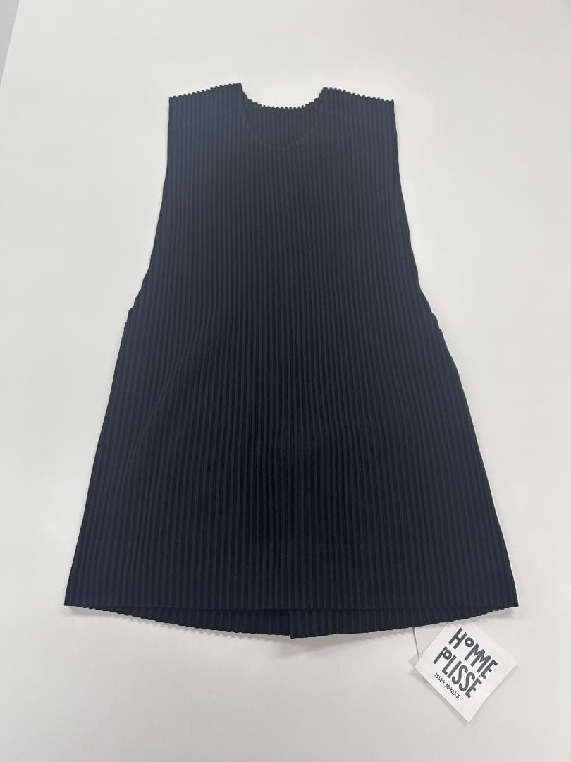 HOMME PLISSE 黒 変形ベスト