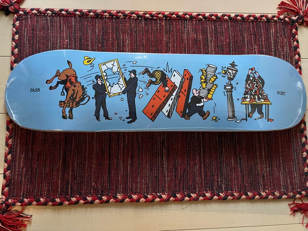 【新品・未使用品】 スケボー　デッキ　PASSPORT 8インチ