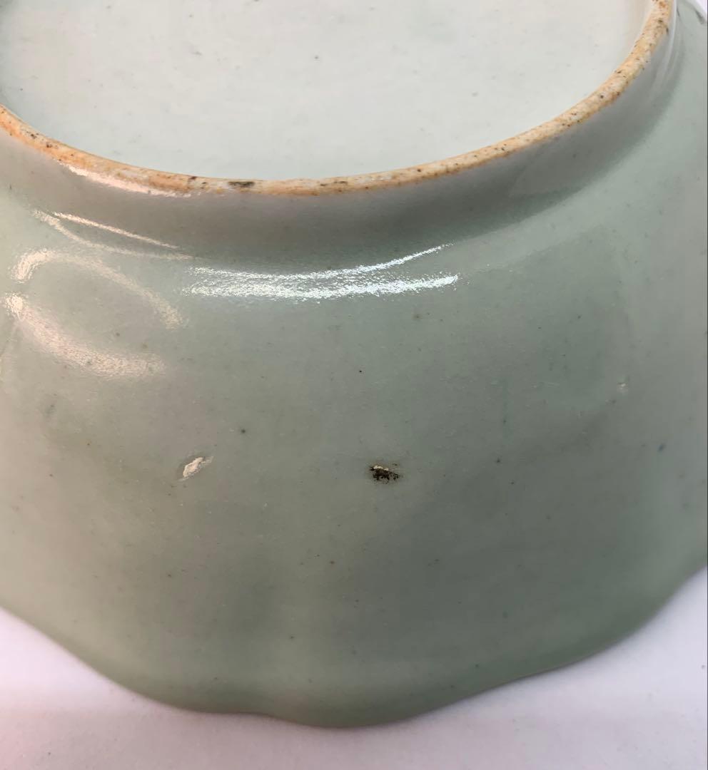 古伊万里焼の青磁色絵　山水栗文　輪花鉢