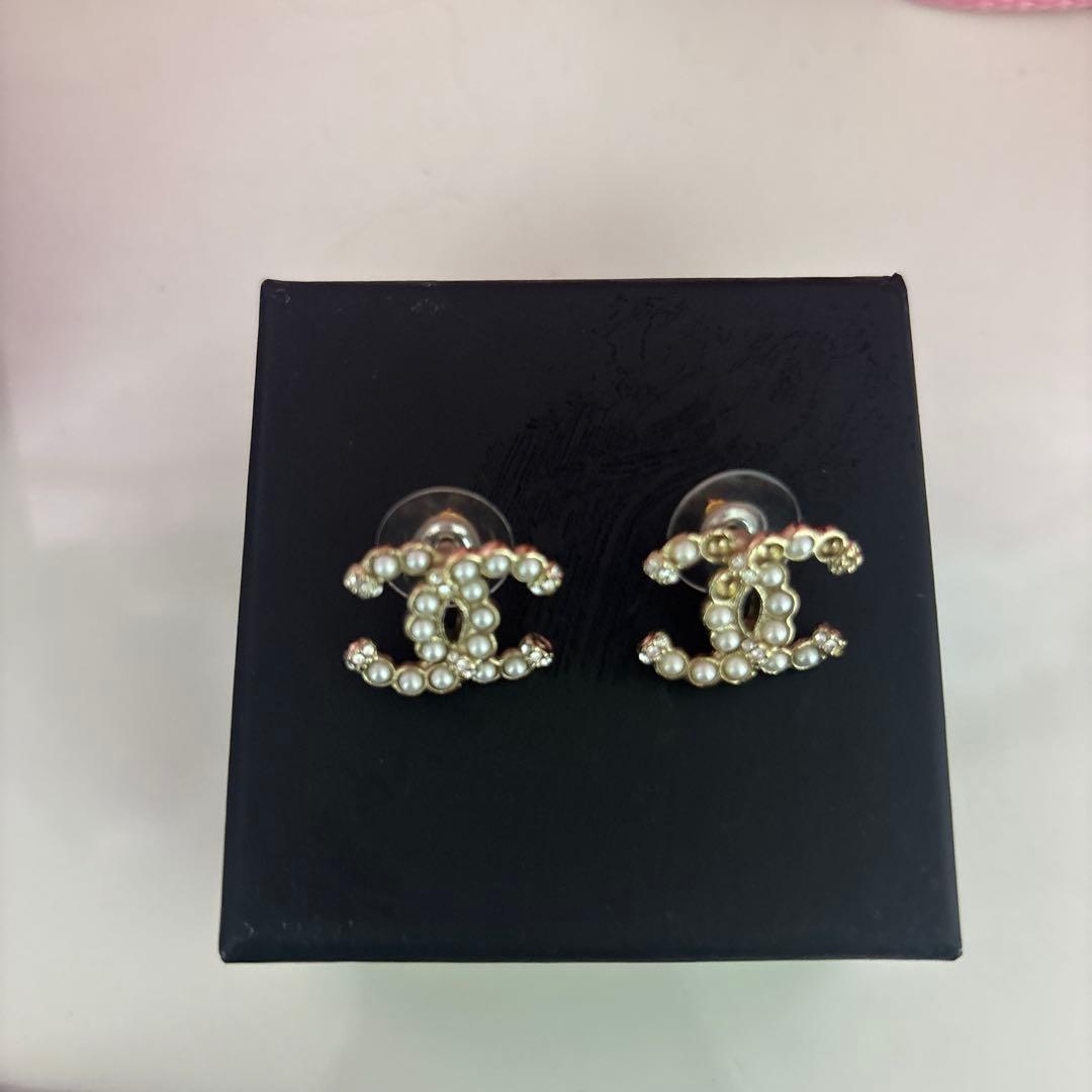 CHANEL CCロゴピアス 19Kゴールドパール AB2434 Y47880