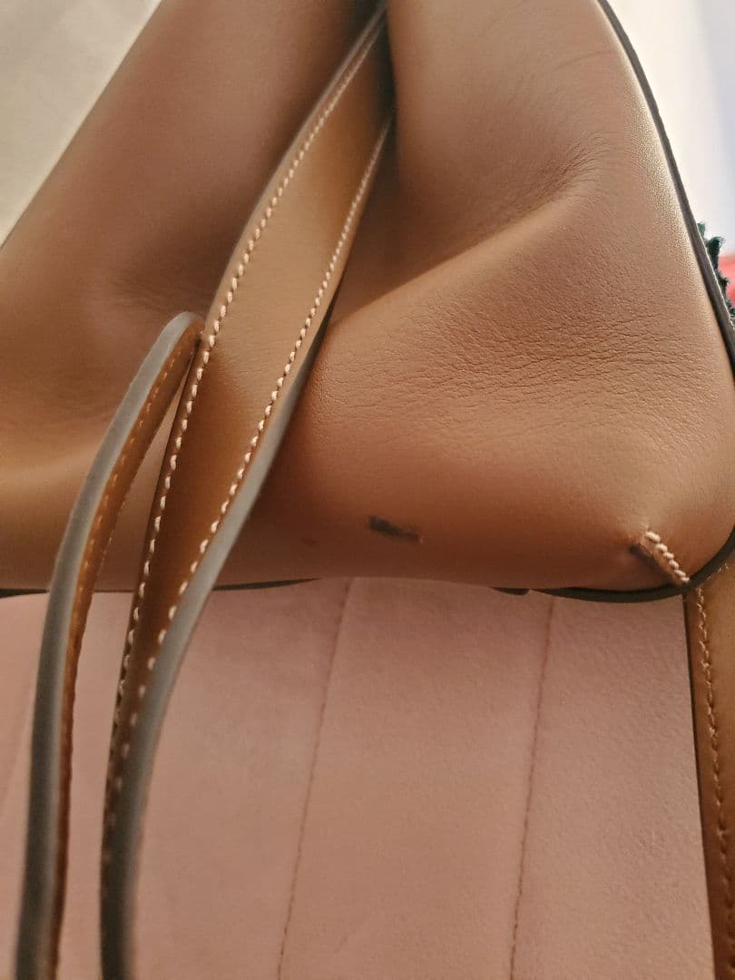 Gucci トートバッグ 刺繍の蜂と花柄