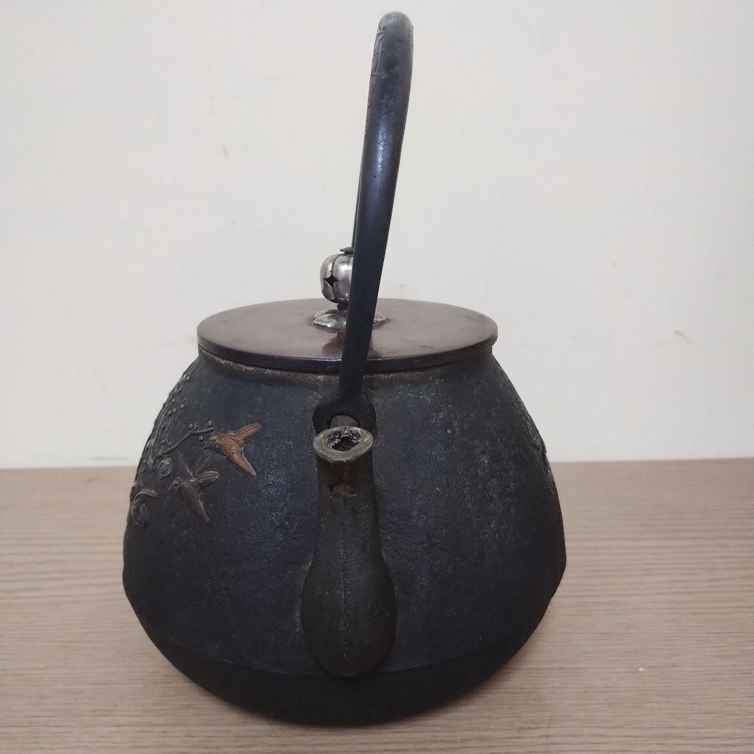 整*屋様 鋳鉄製 花鳥模様 鉄瓶 木箱付き