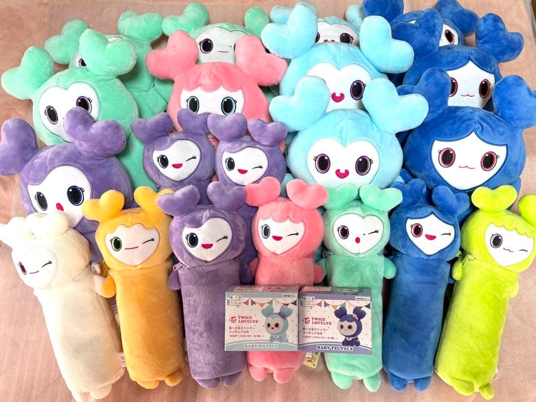 TWICELOVELYSぬいぐるみパペット・のびふにゃポーチ他　２２点 GIGO