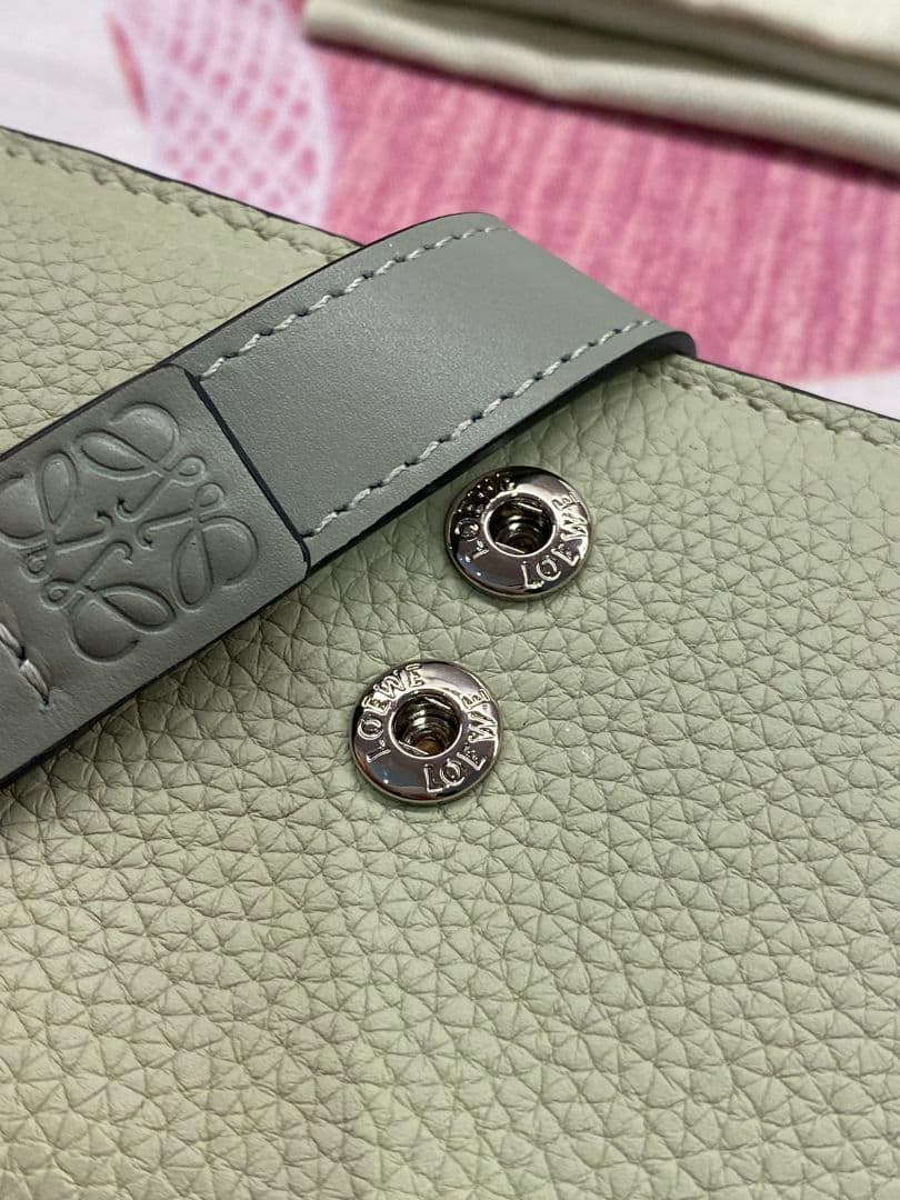 美品　ロエベ　LOEWE 二つ折り財布