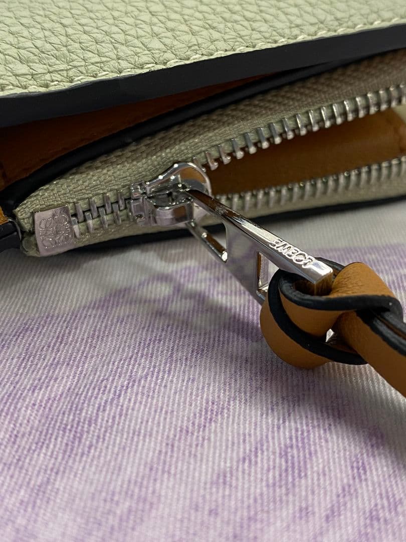 美品　ロエベ　LOEWE 二つ折り財布