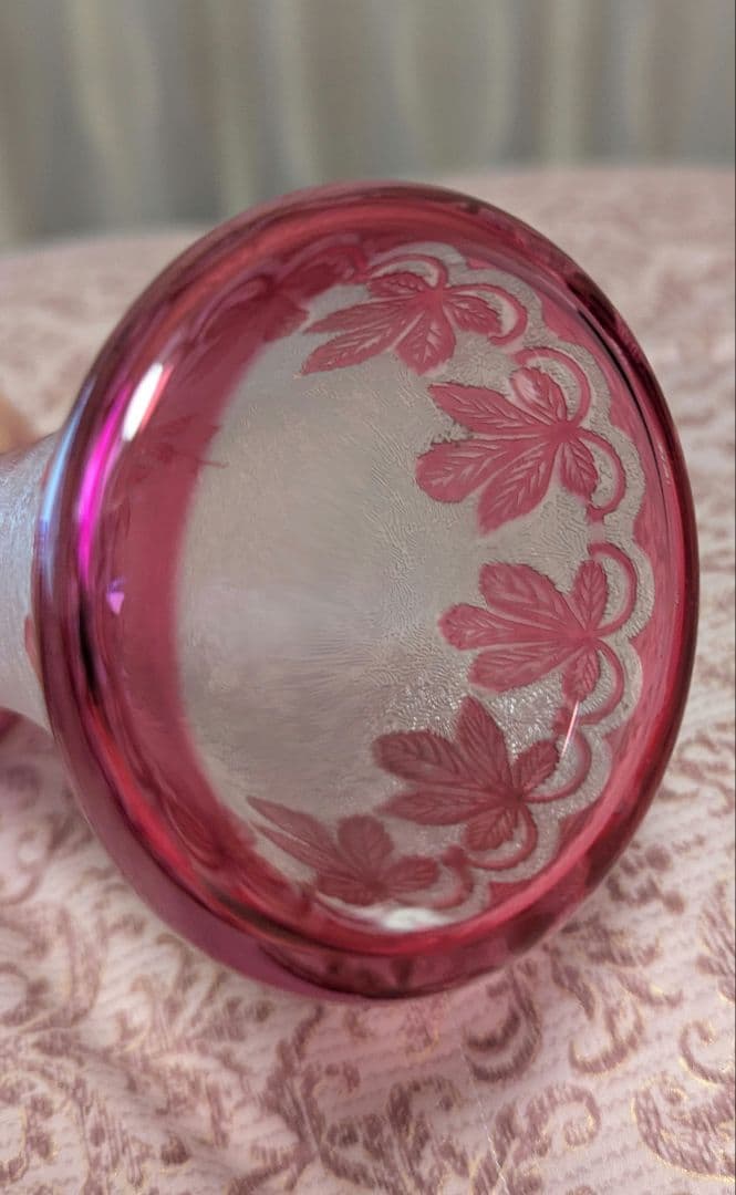 バカラ　ピンクカメオ花紋　花瓶　フラワーベース