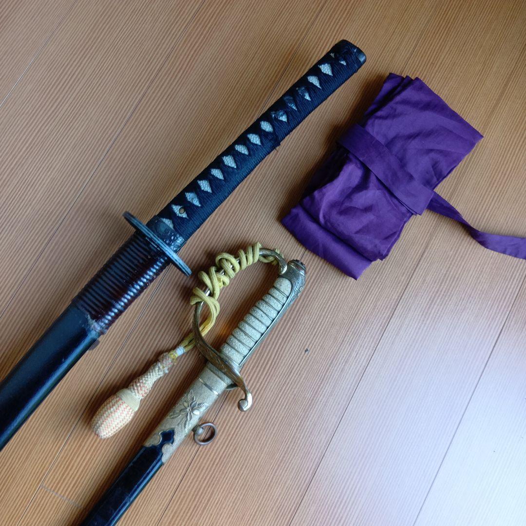 模造刀2口セット１口は居合刀1口は旧海軍儀礼刀.指揮用サーベル型模造刀