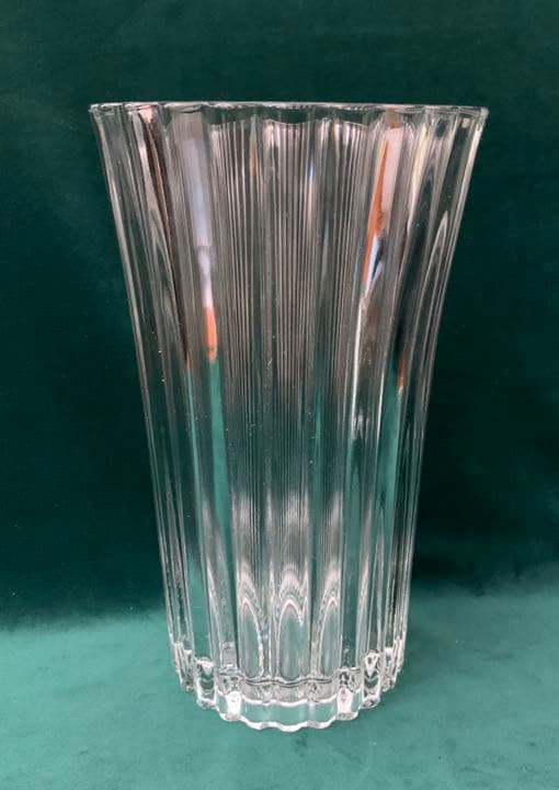 ボヘミアングラスの花器、ガラス工芸品